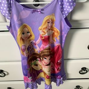Size 7/8 Disney Princess nightgown!